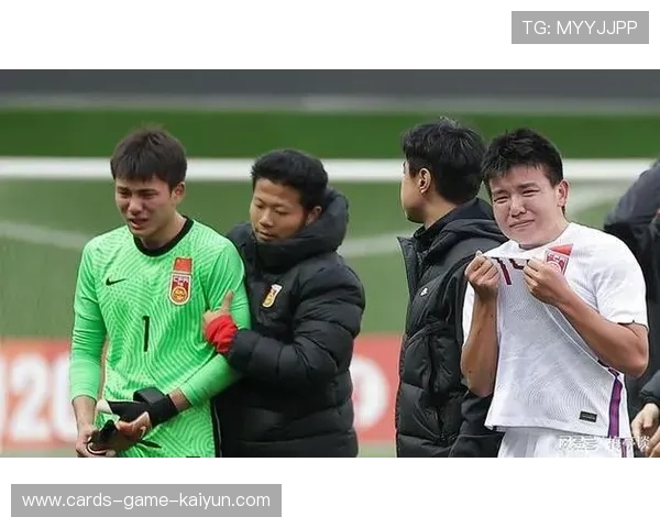 男足国脚深夜聚餐被拍！队内回应来了